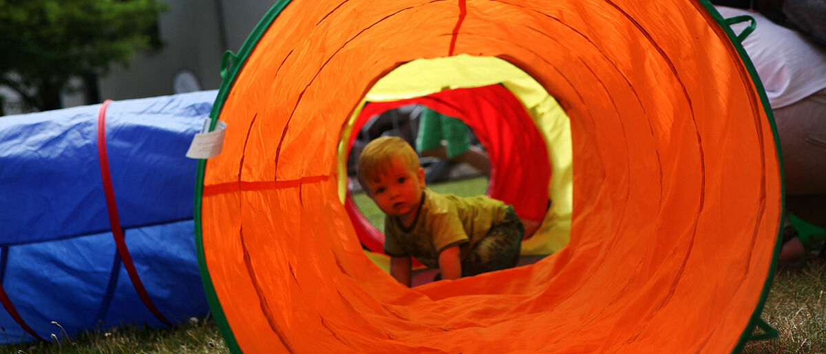 Hochschulkindertag Kinder spielen