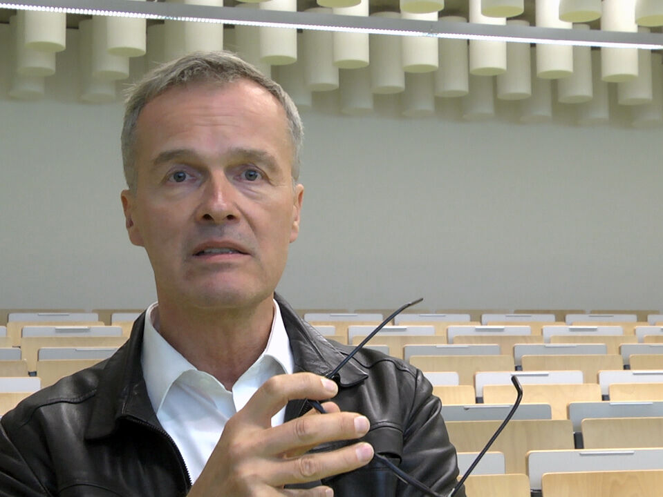 Vorschaubild zum Interview mit Professor Rohde von der Fakultät Gestaltung zur Hochschulkooperation mit der Bäderstudio Kloth GmbH