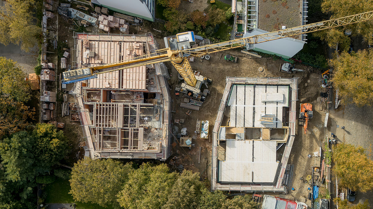 Holz Ziegel Lehm | Pilotprojekt Nachhaltiger Geschosswohnungsbau Berlin von STADT UND LAND Wohnbauten-Gesellschaft (Bauauftraggebende) und ARGE ZRS Architekten Foto: STADT UND LAND / Christian Kruppa