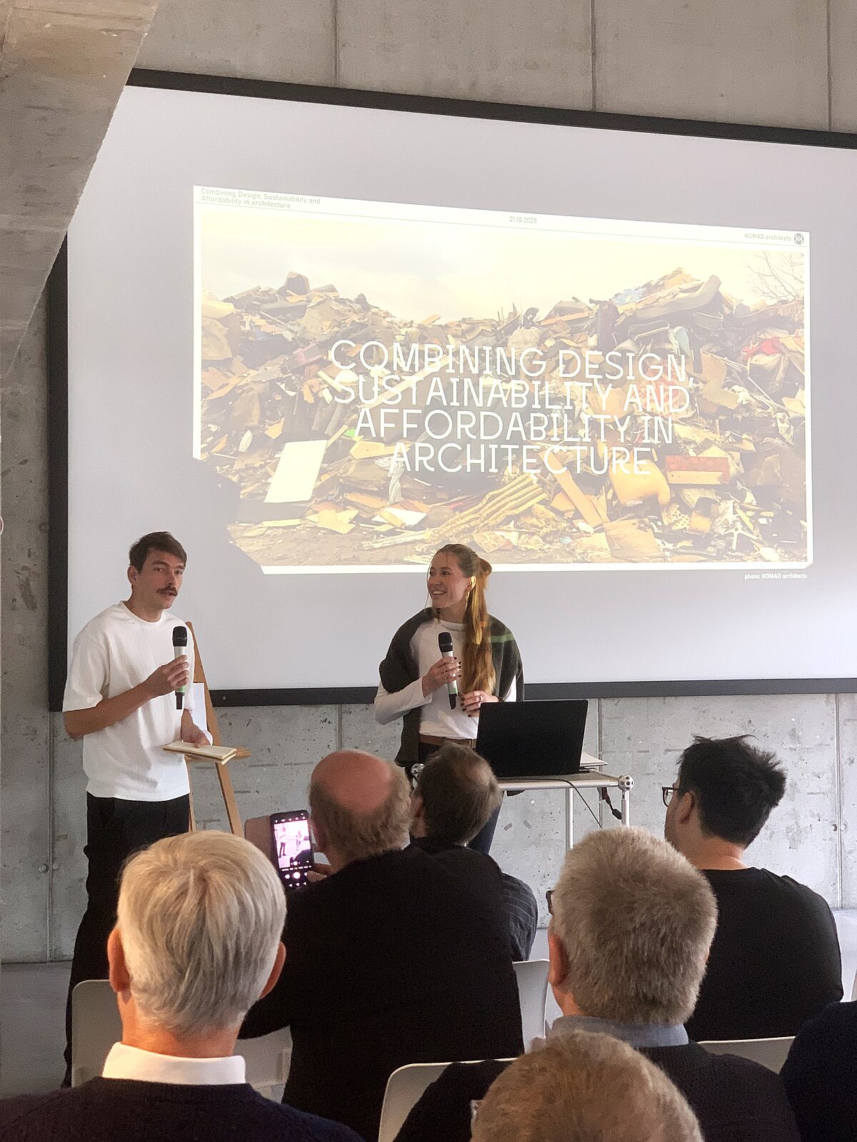 Vortrag von NOMAD Architects, aus Lettland, über Zirkulare Architektur