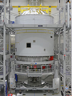 im Bild zu sehen: Die Oberstufe der Ariane 6 Rakete im Bremer Werk der ArianeGroup 