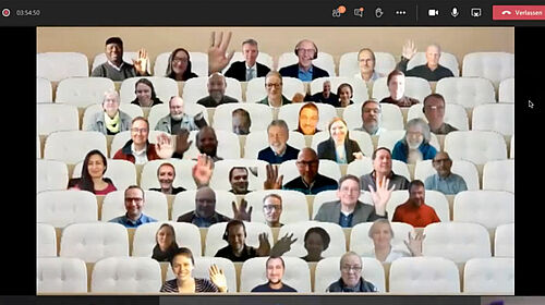 Screenshot, der die Köpfe der Teilnehmenden im virtuellen Hörsaal zeigt.