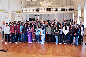 Group photo of international students on the International Management Master’s programme with representatives of the Hanseatic City of Wismar and Wismar University of Applied Sciences at the town hall.